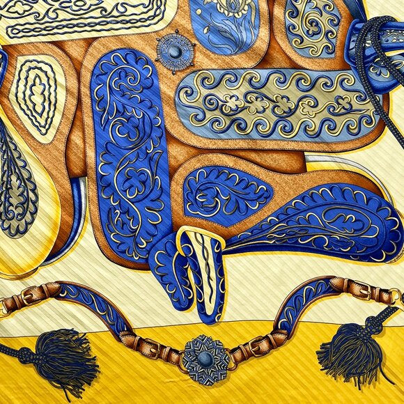 Hermès 100% Silk Pleated Scarf, ironed flat to highlight refined look in wear - Picture 4 of 14